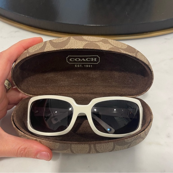 COACH vintage Samantha S425 sunglasses in white with rainbow rhinestone detail - Picture 9 of 10